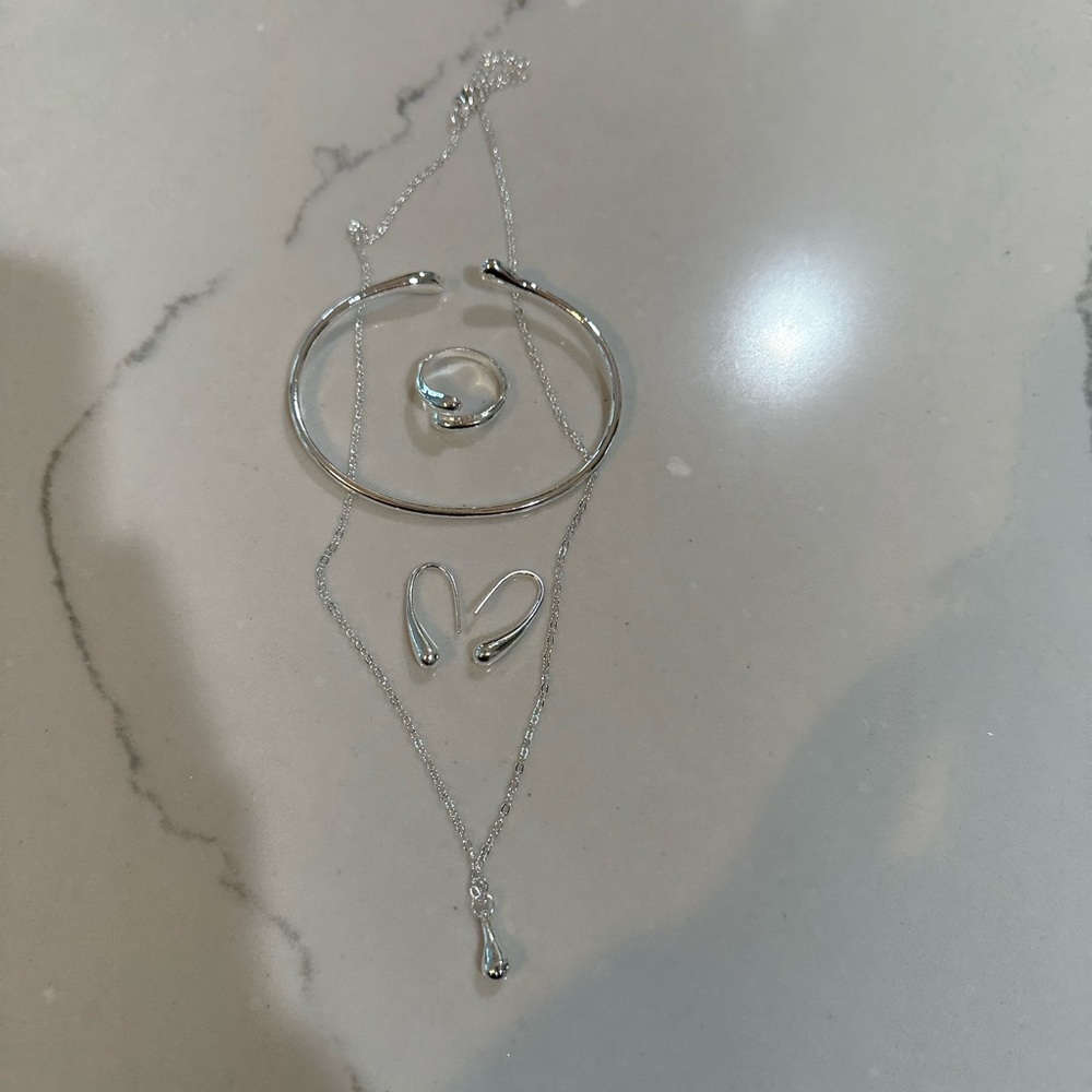 NWT Water Droplet Pendant Necklace Jewelry Set, Silver - Picture 6 of 7